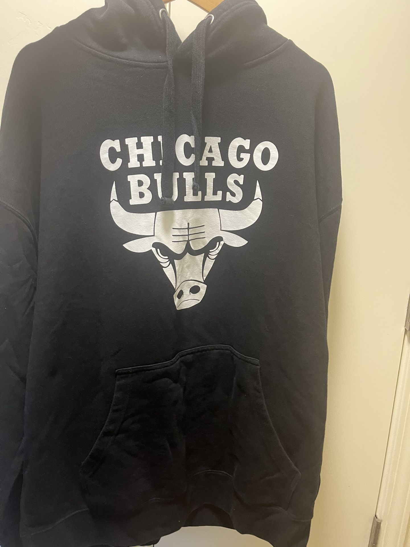 Chicago Bulls Black Sweater