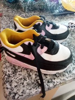 8c Nike