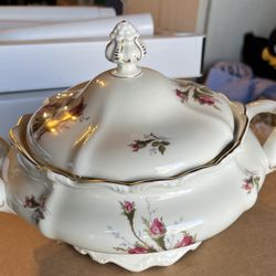  VINTAGE POMPADOUR SOUP TUREEN & Lid