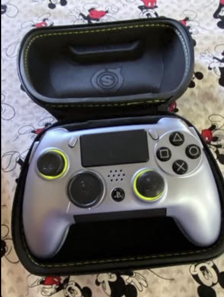 SCUF controller for the PlayStation 4 with a case (As Is)