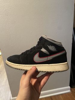 Jordan 1 Mid Black Particle Grey Gym Red 