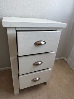 SMALL NIGHT STAND/DRAWER