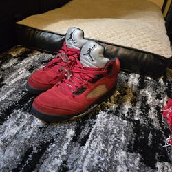 Jordan 4 raging Bull Edition