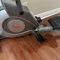 Sunny Rowing Machine (Like New)