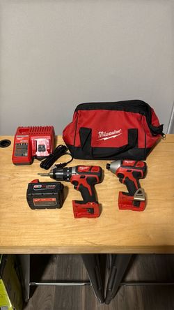 Milwaukee M18 18V Lithium-Ion Brushless Cordless Compact Drill/Impact Combo Kit (2-Tool) w/ (1) 5.0 battery, Charger & Bag