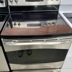 Stainless Steel GE Convection stove W/ 5 Burners