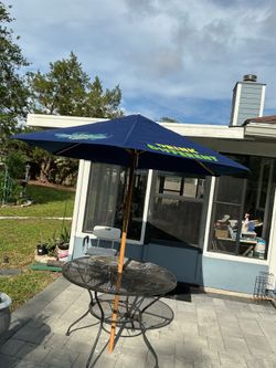 Custom Wooden Patio Umbrella: Personalized Outdoor Shade