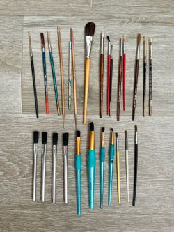Mixed Lot of Duncan, Craft Smart, and Robert Simmons Paint Brushes