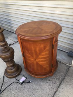 New Beautiful “Drum” End Table /Side Table / Night Stand