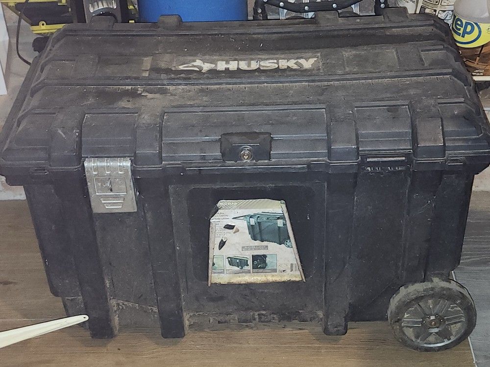 37" HUSKY MOBILE HARD PLASTIC JOB BOX