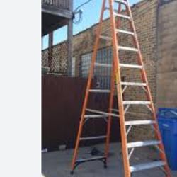 12ft Fiberglass Step Ladder Good Shape $150