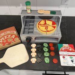 Melissa & Doug Top & Bake Wooden Pizza Counter Play Set.