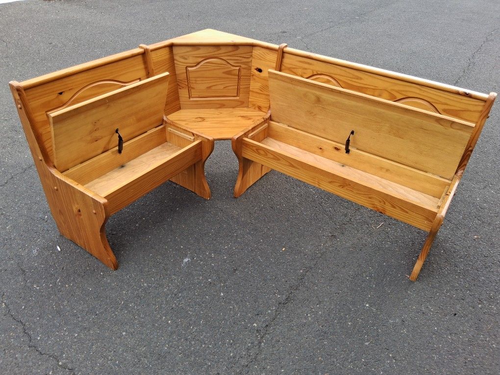 KNOTTY- PINE CORNER BENCHES