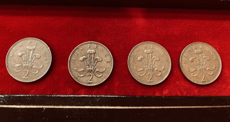 4 RARE 1971 QUEEN ELIZABETH 11 NEW PENCE COINS !