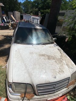 Mercedes-Benz Sedan — Project or Parts Car