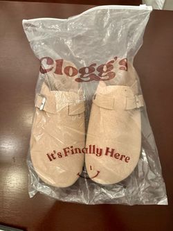 Clogg’s Slip On’s 🌸NEW, NEVER USED🌸