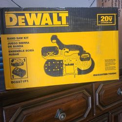 Dewalt 2-1/2 Band Saw With Battery And Charger 