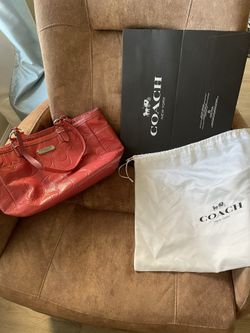 COACH SIGNATURE EMBOSSED GALLERY TOTE