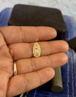 Medallita de la virgen de Guadalupe