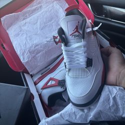 Jordan 4 Fire Red 