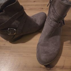 Size 6y Boots 