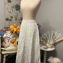 LOFT Polk a Dot Midi skirt w/ slit Sz 0