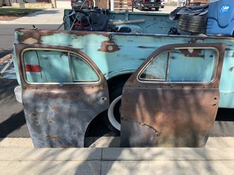4 Doors For A 48 German Helmet In Good Condition