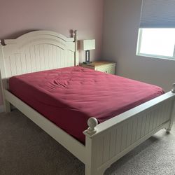 Solid Wood 4-Piece Bedroom Suite w Pillowtop Mattress