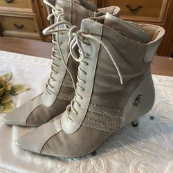 Women’s beautiful  tan suede pointy toe boots size 8