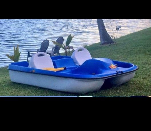 4 Person Pelican Paddle Boat