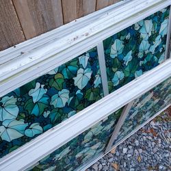 4 Windows With Stainglass Peel