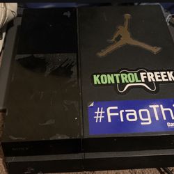 —CHEAP— PlayStation 4 With Controller & 5 games 