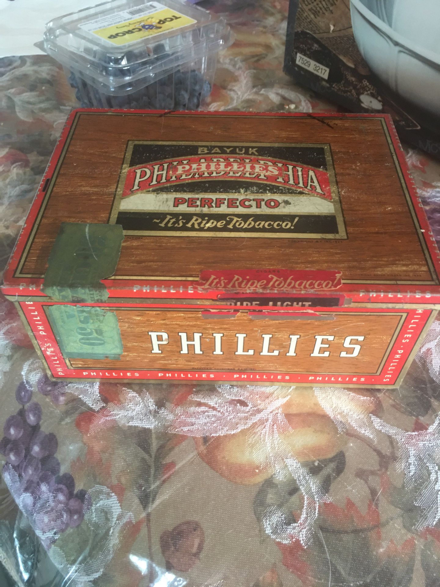 Phillies tin cigar box