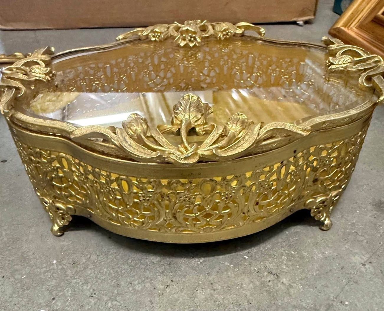 Vintage Hollywood Regency gilded jewelry box. Gold Plated