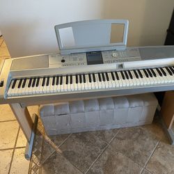 Yamaha Portable Grand DGX-505