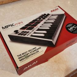 White AKAI MPK Mini
