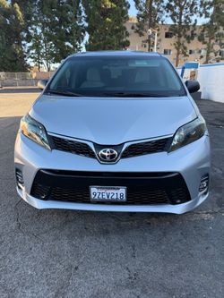 TOYOTA SIENNA L