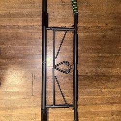 Riffue doorway pull up bar