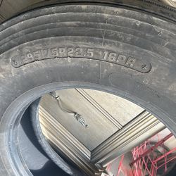 Used Semi Truck Tire 