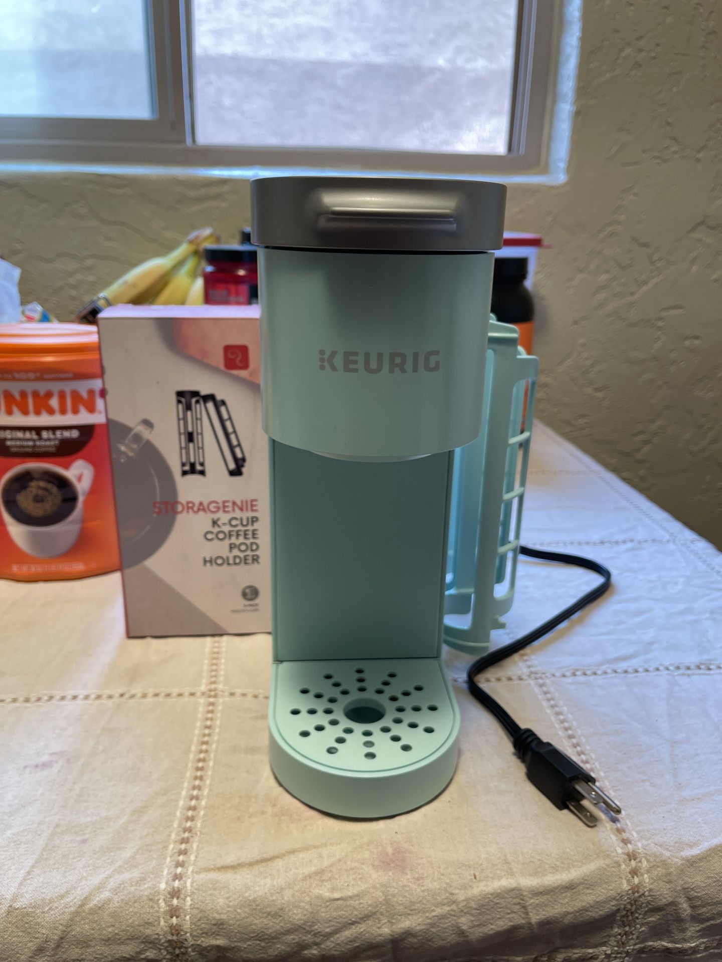 Keurig Coffee Maker with K-Cups Holder