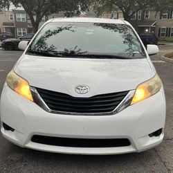2012 Toyota Sienna