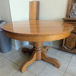 Antique 45" Round Oak Split-Pedestal Dining Table – Expands with 6 Leaves!