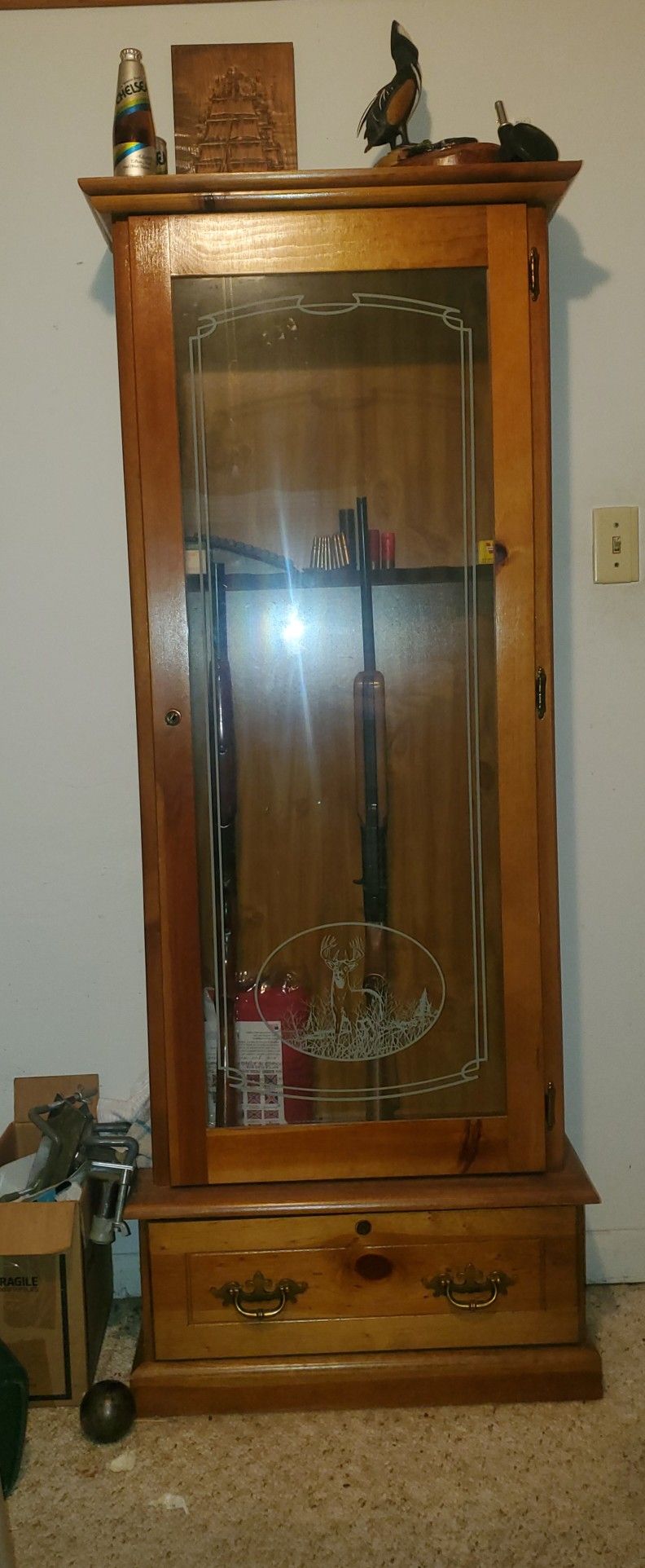 Rifle, Gun display case