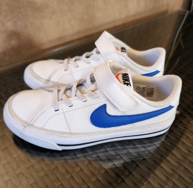Boys Nike Shoes Size 2Y