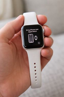 Apple Watch Series SE 2nd gen 41 wifi and cellular unlocked