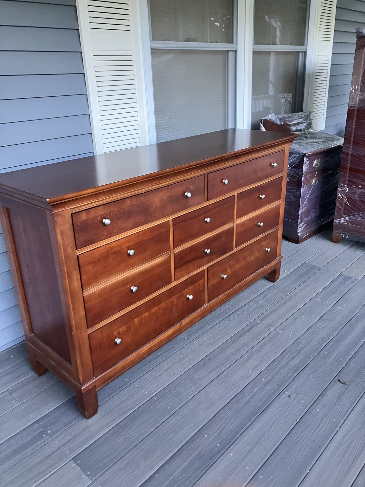 Dresser