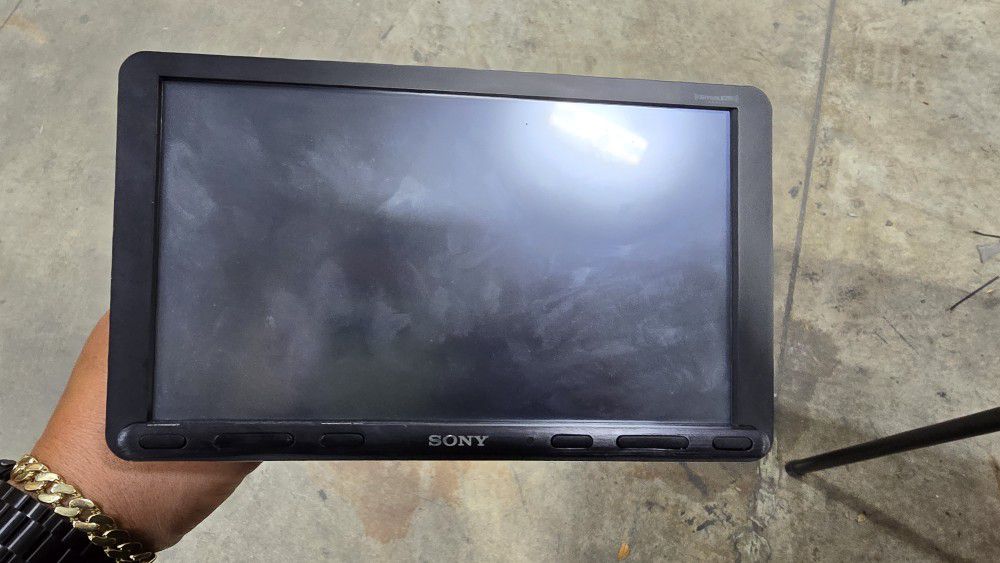 Sony XAV-AX8100
Digital multimedia receiver (does not play discs