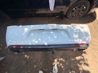 White Chysler 300 back bumper
