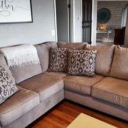 Sectional Couch Excellent Condition