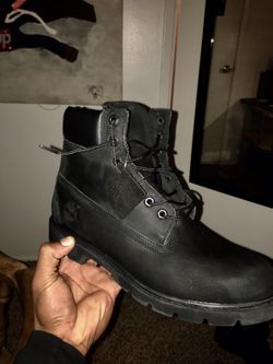 Size 10.5 Timberlands all black 9/10 condition barely used them. Great for cold weather fashion.